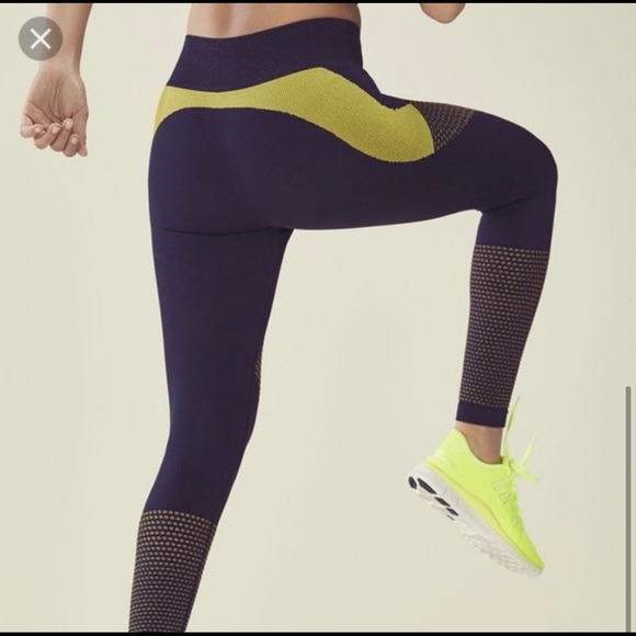 *sold*Rare Demi Lovato Fabletics Leggings - Picture 2 of 9